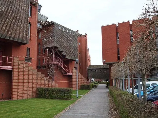 A guide to student accommodation and campus life at De Montfort University