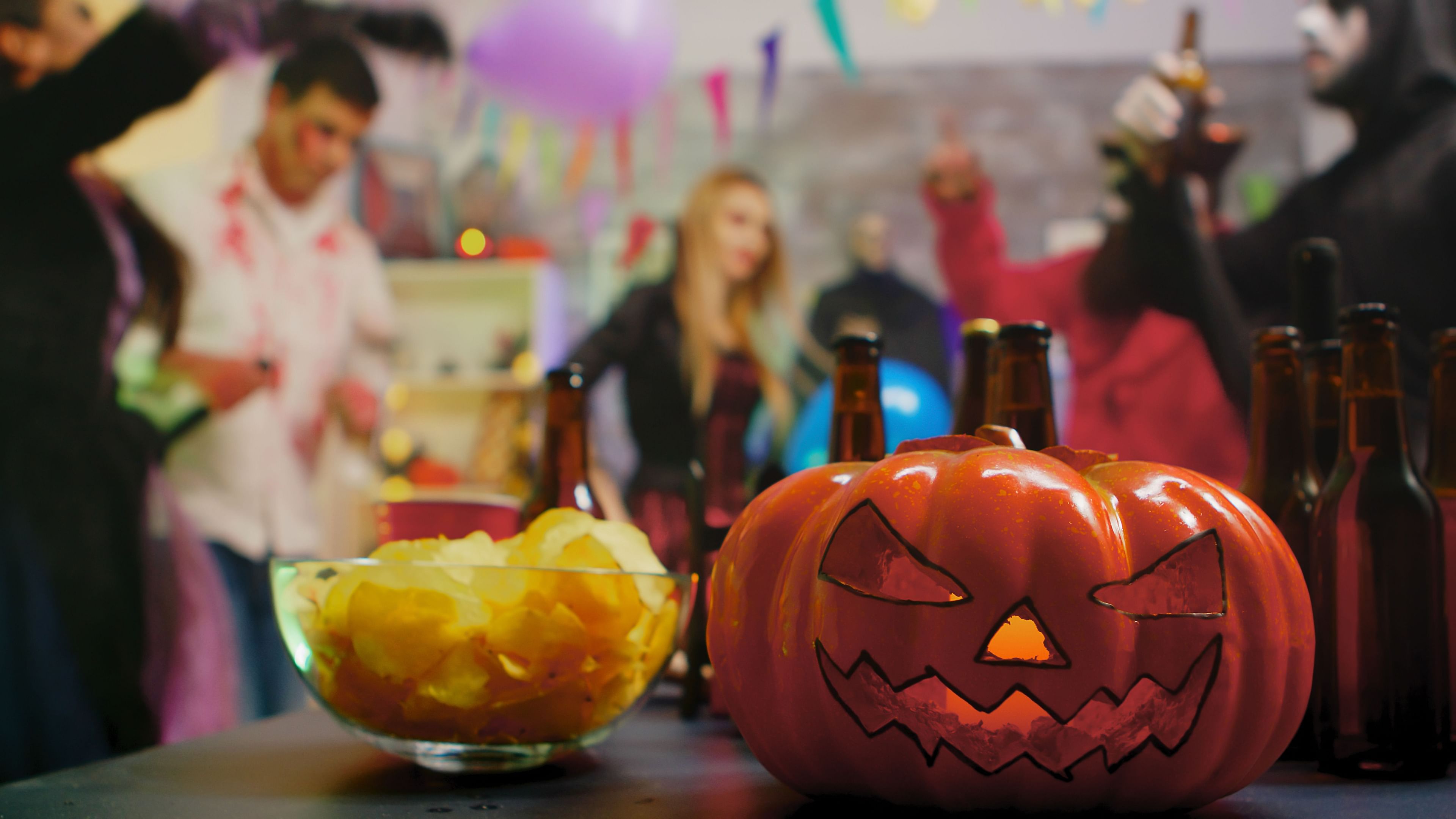 How to plan the ultimate student Halloween party